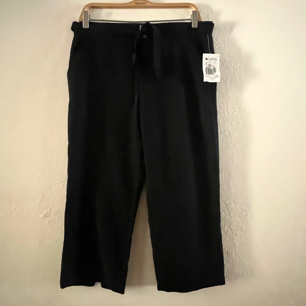 NWT COLUMBIA  XCO Womens Black Silk Blend Relaxed Hiking Capri Pants Sz M